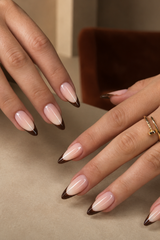 Builder gel n°11, gel polish n°59 et capsules amande LOUNAILS — french bordeaux avec contour sur ongles longs en amande