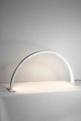 Lampe de table demi-lune