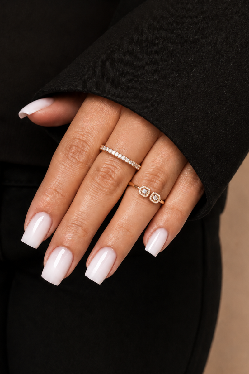 Builder gel n°24 LOUNAILS — rendu blanc laiteux glossy sur ongles longs carrés peau mate